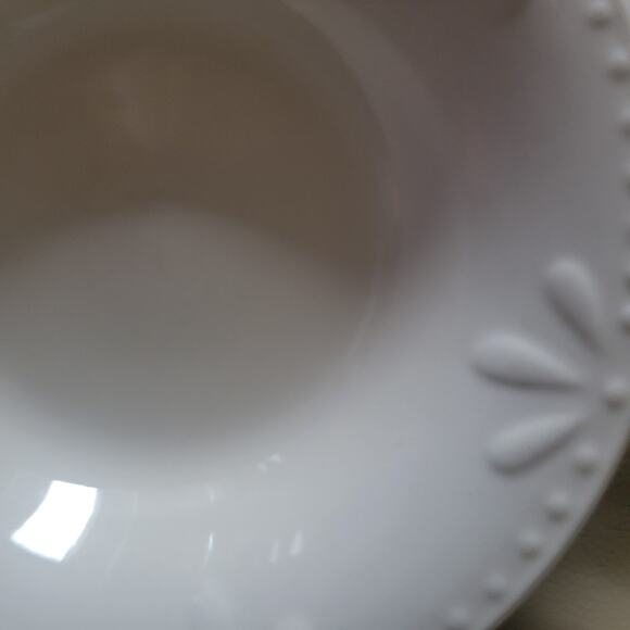 Vintage Totally Today White Embossed Fan Dot Bowls 4 Salad Bowl and 1 Berry Bowl - Picture 2 of 10